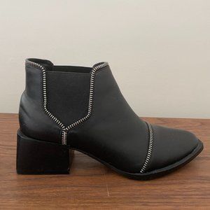 SENSO Black Zipper Detail Booties